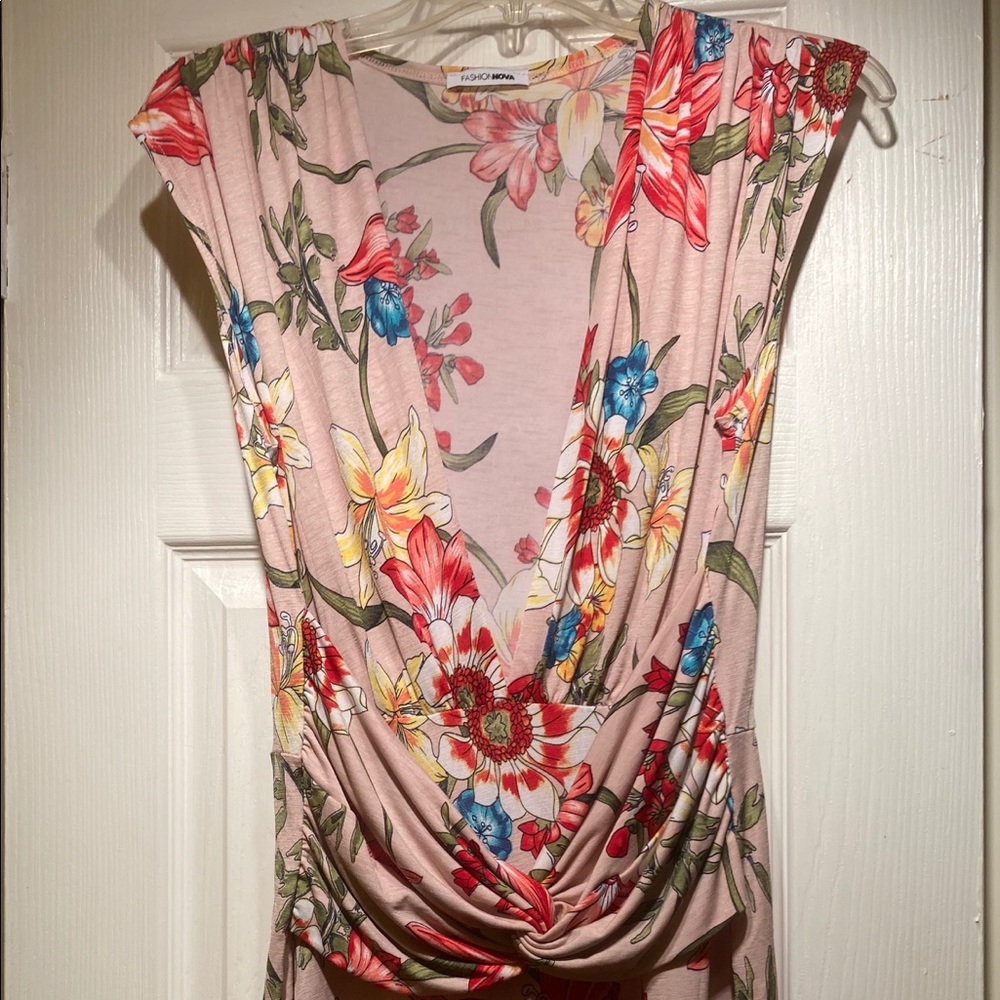 Women’s Fashion Nova peach floral dress